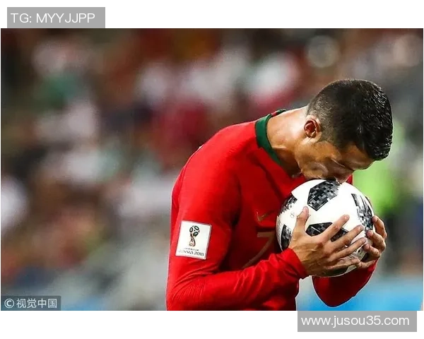 斯玛特弧顶鱼跃飞扑抢球展现永不言弃精神激励团队永远保持积极 斯玛特弧顶鱼跃飞扑抢球展现永不言弃精神激励团队永远保持积极